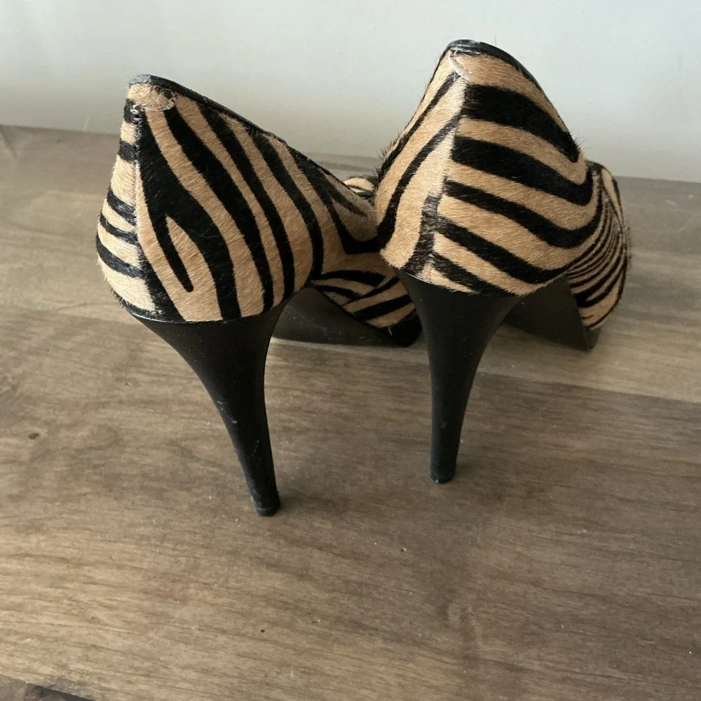 Bcbgeneration Faux Fur Tiger Stripe‎  Peep toe Heels Sz 7